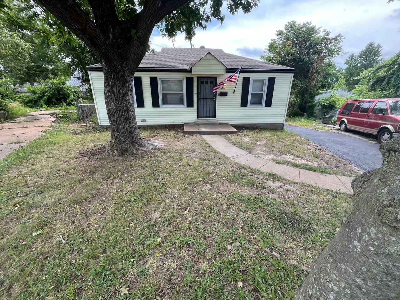 6 Dadebridge Ct - Photo 2 of 16