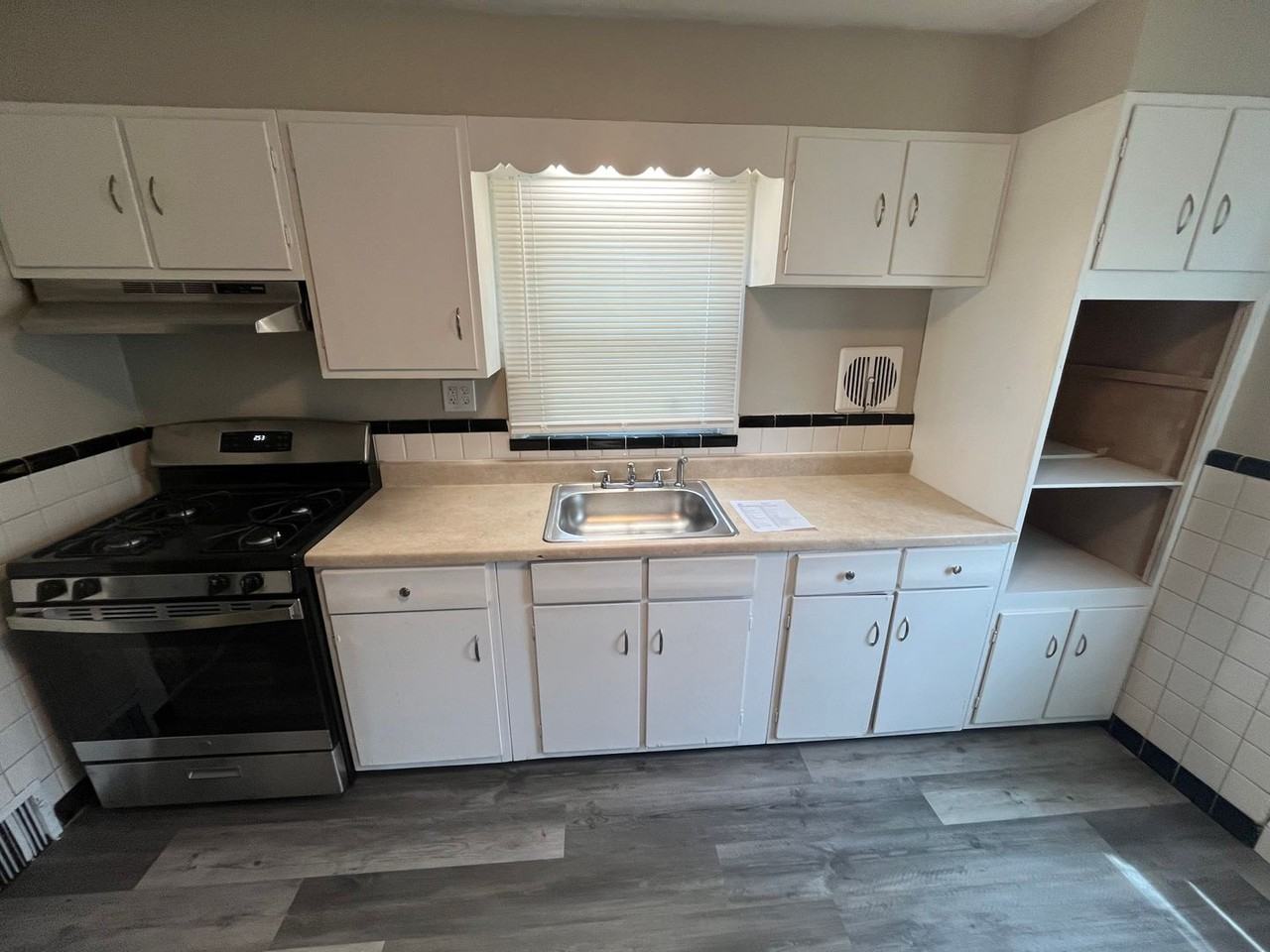 6 Dadebridge Ct - Photo 3 of 16