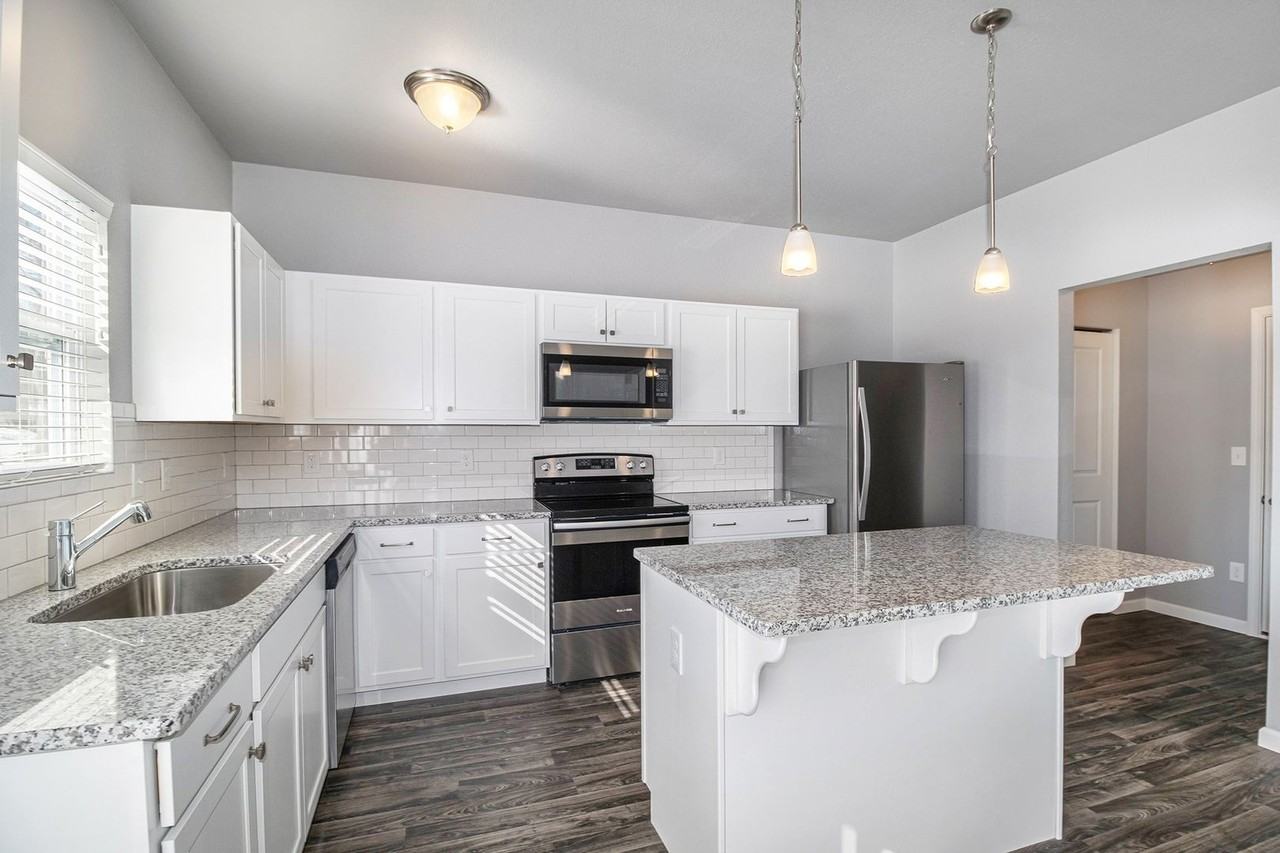 1820 Bluff Ridge Ct - Photo 2 of 18