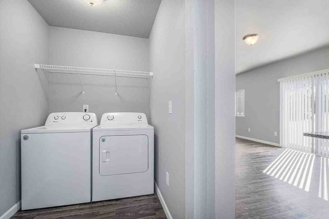 1820 Bluff Ridge Ct - Photo 7 of 18