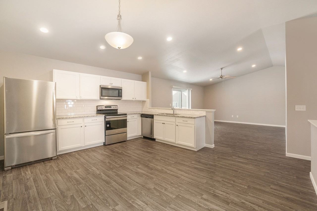 4020 Sumner Dr - Photo 2 of 17