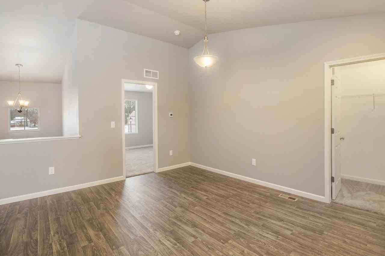 4020 Sumner Dr - Photo 5 of 17