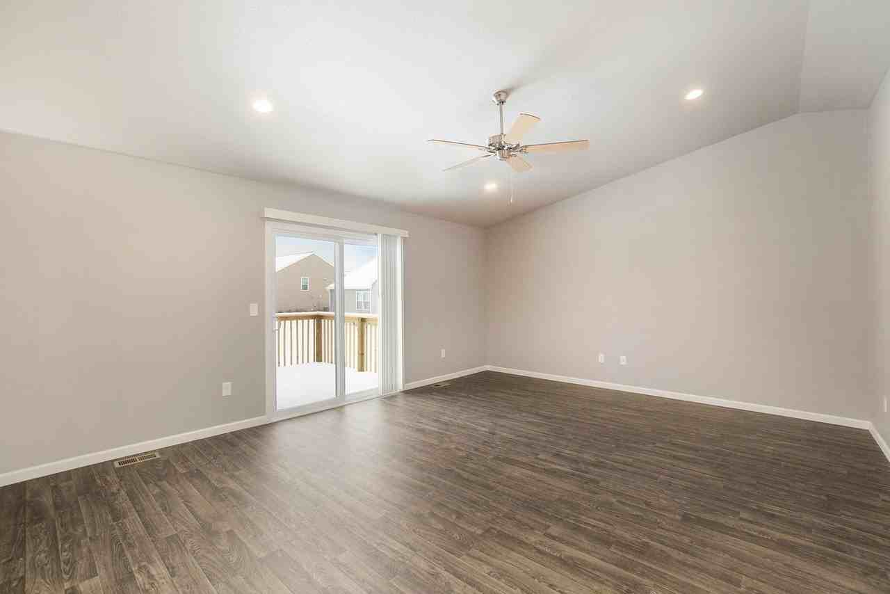 4020 Sumner Dr - Photo 6 of 17