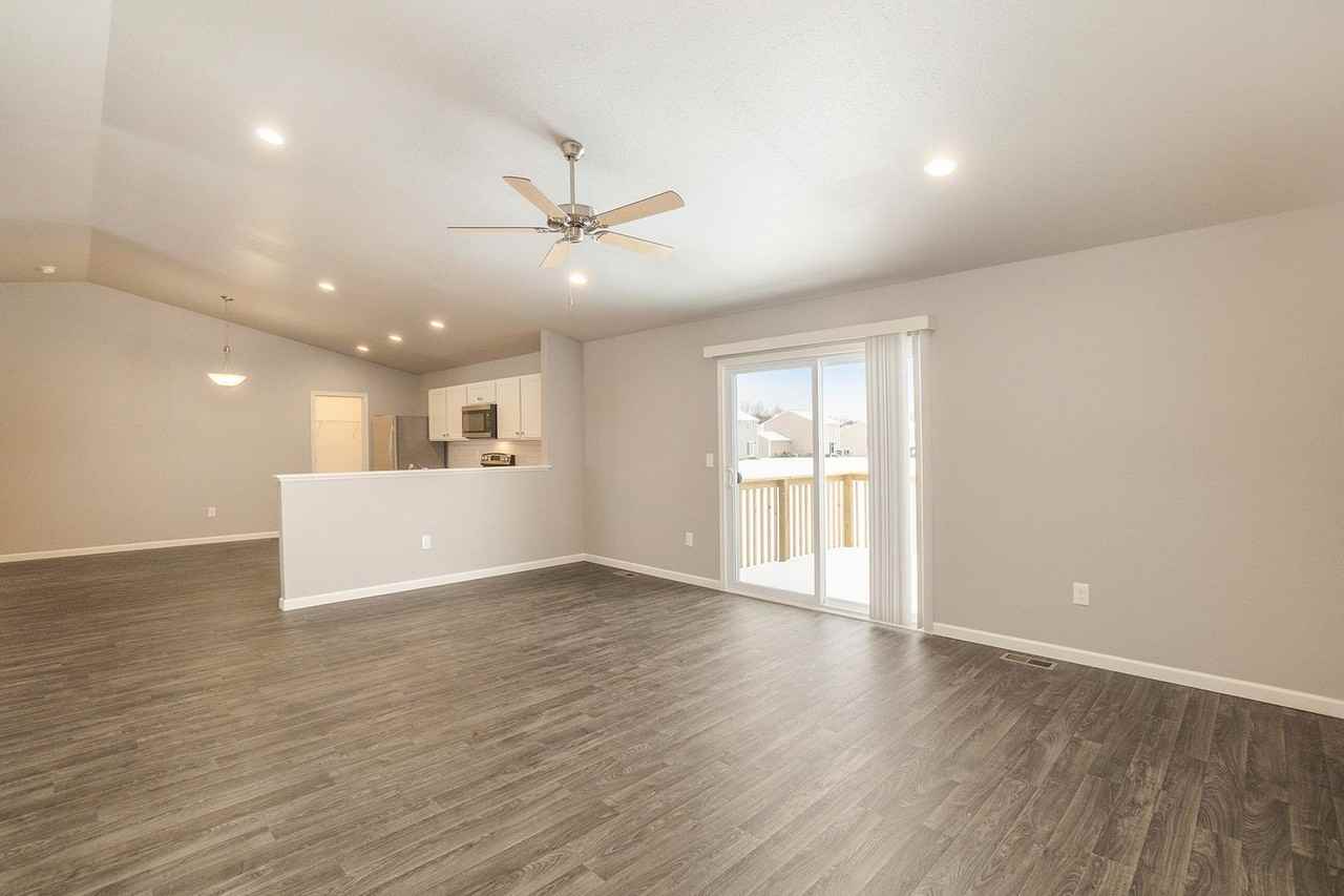 4020 Sumner Dr - Photo 7 of 17