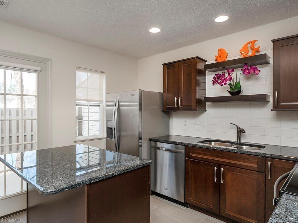 24 Raelans Cir - Photo 5 of 19