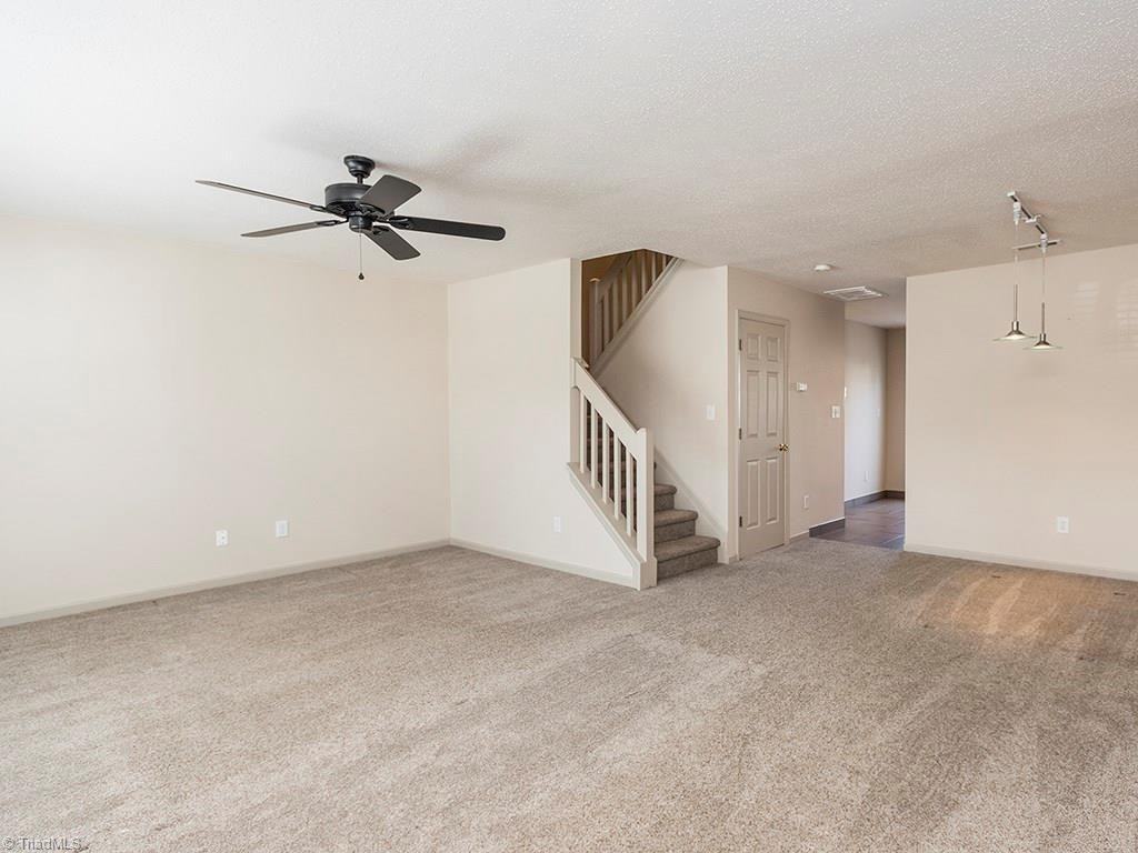 24 Raelans Cir - Photo 6 of 19