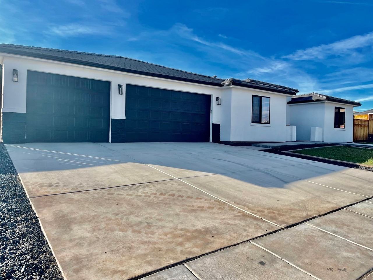 752 S 1740 W - Photo 3 of 27