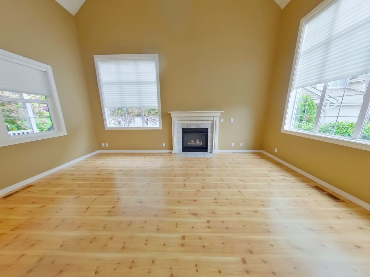 553 Covey Ln - Photo 4 of 13