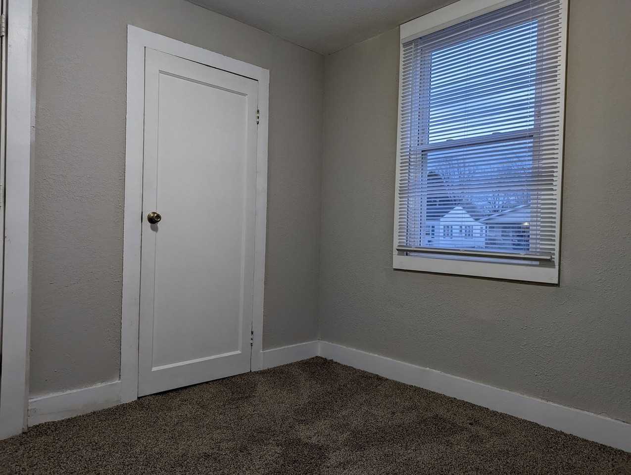2141 E Grandview Ave - Photo 3 of 8