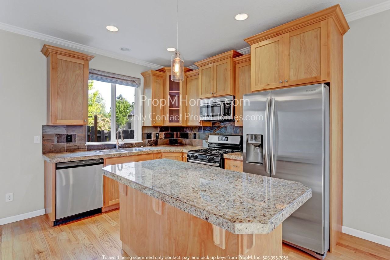 3117 Sw 173rd Ave - Photo 4 of 22