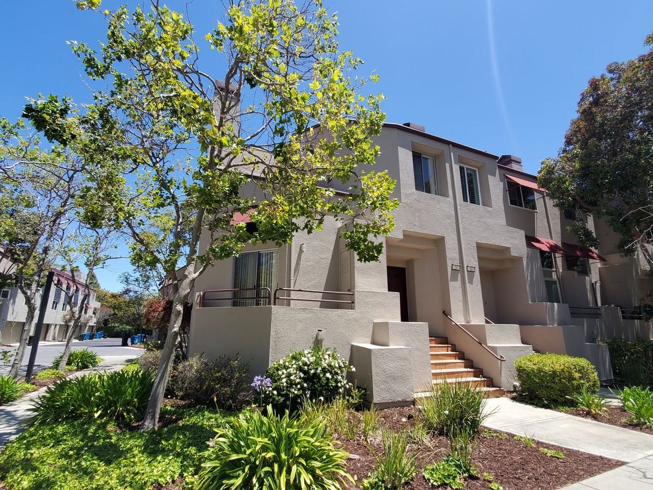 29 E Court Ln - Photo 2 of 26