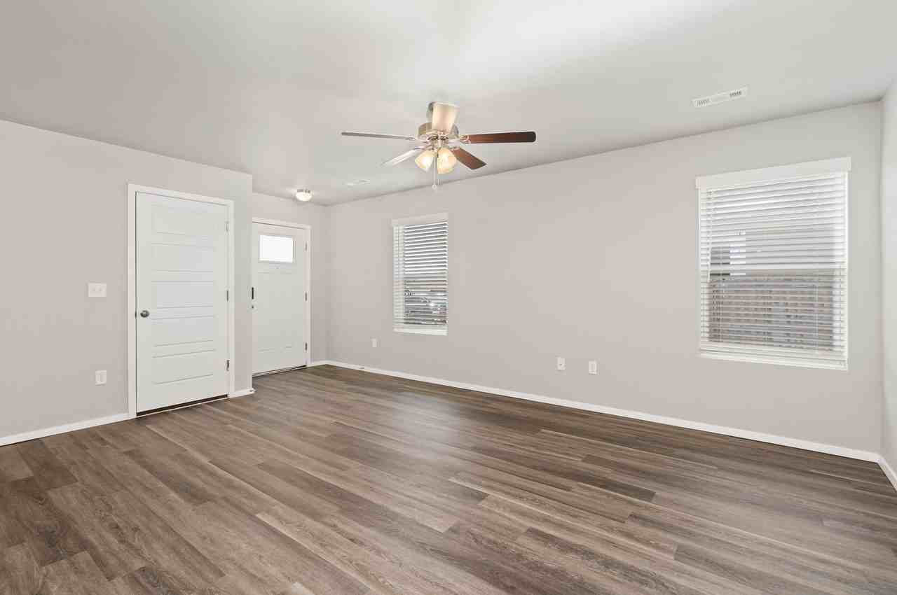 2702A Sidney Dr - Photo 7 of 29