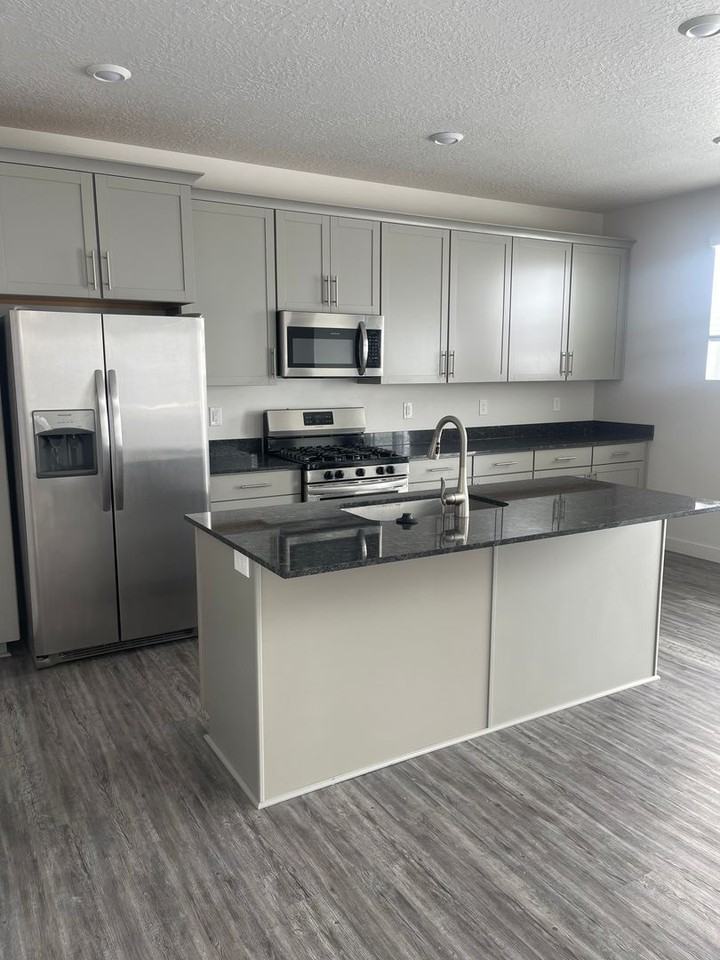 2007 North Chianti Street - Photo 6 of 23