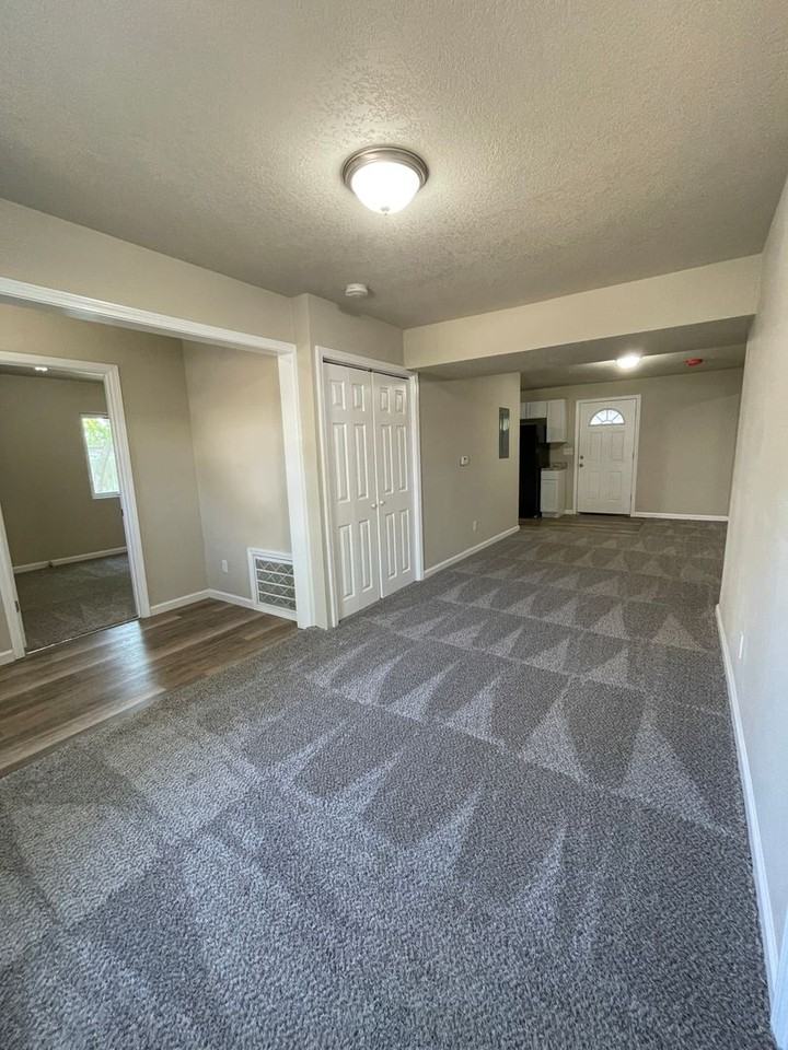 1127 1st St - Photo 4 of 14