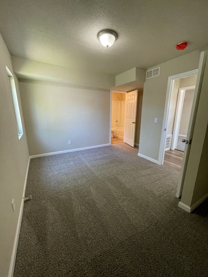 1127 1st St - Photo 6 of 14