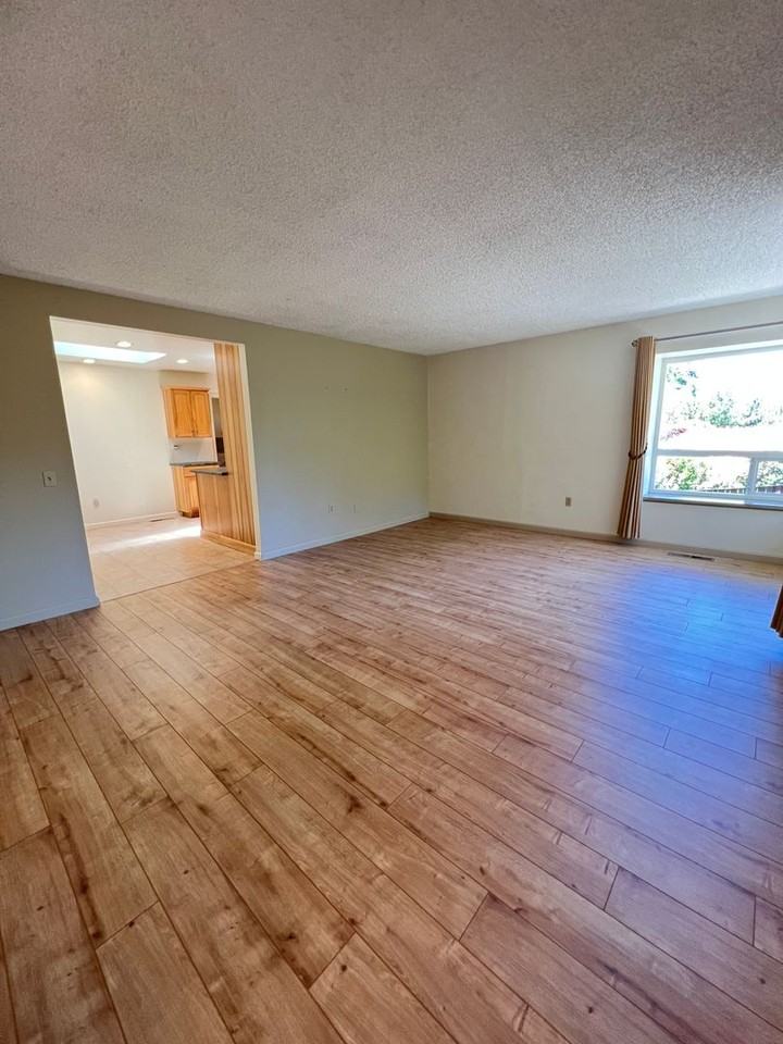 416 Sherman Drive - Photo 3 of 50