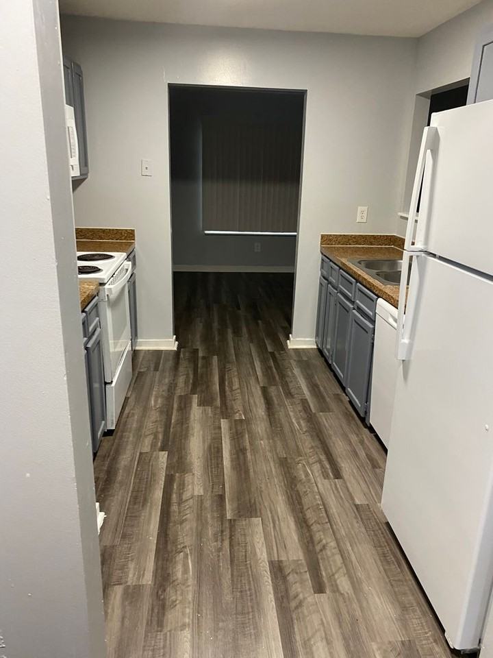 4001 Village Creek Dr - Photo 2 of 13