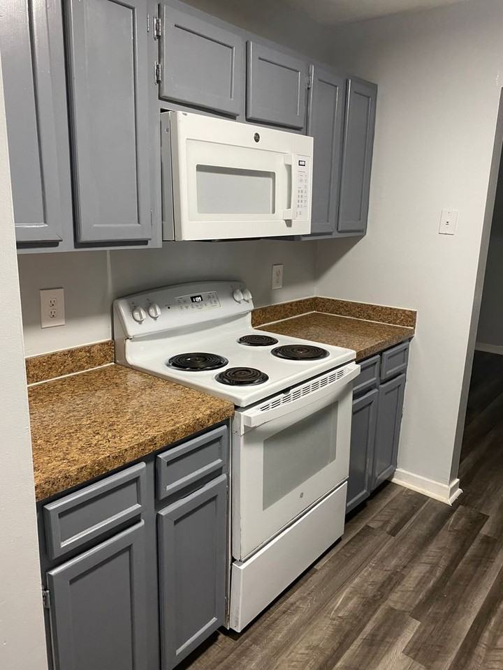 4001 Village Creek Dr - Photo 3 of 13