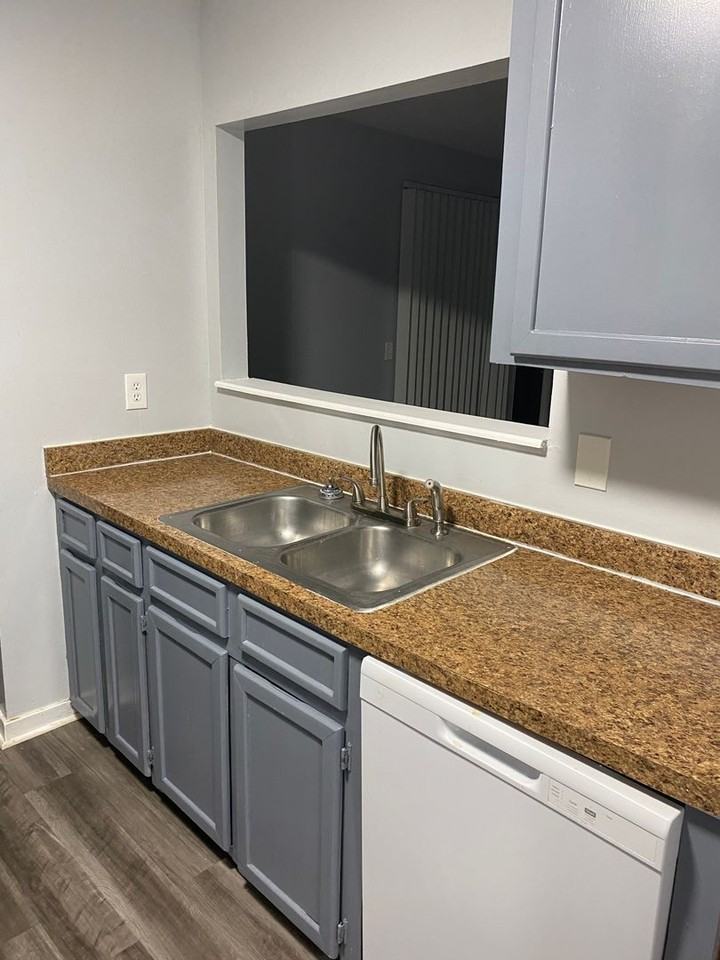 4001 Village Creek Dr - Photo 4 of 13