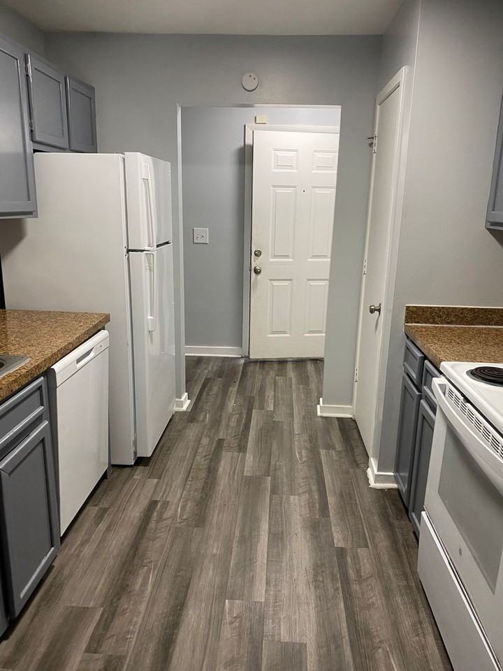 4001 Village Creek Dr - Photo 7 of 13