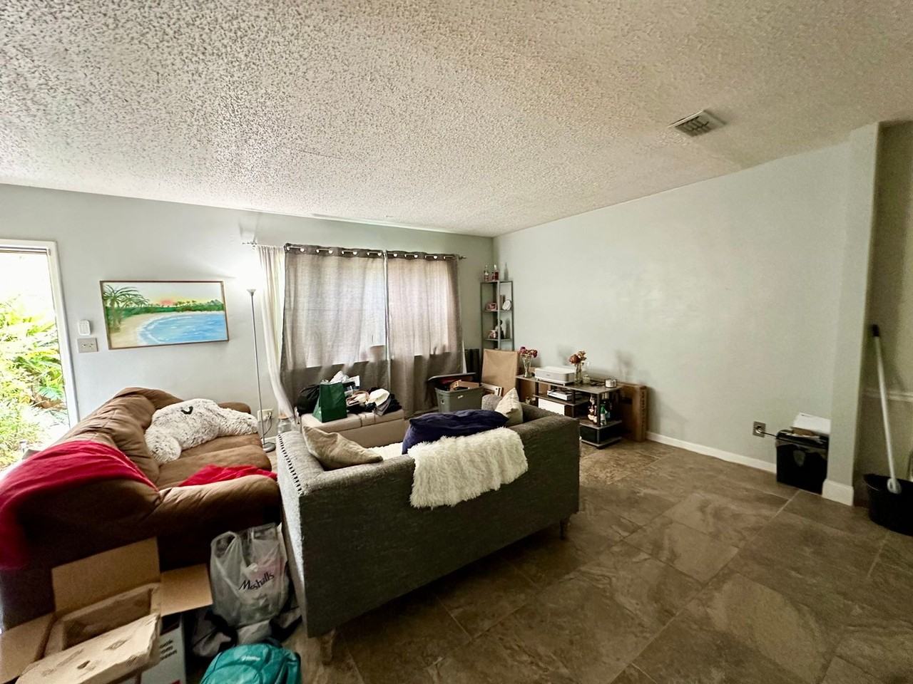 6215 Mercer Cir W - Photo 2 of 15