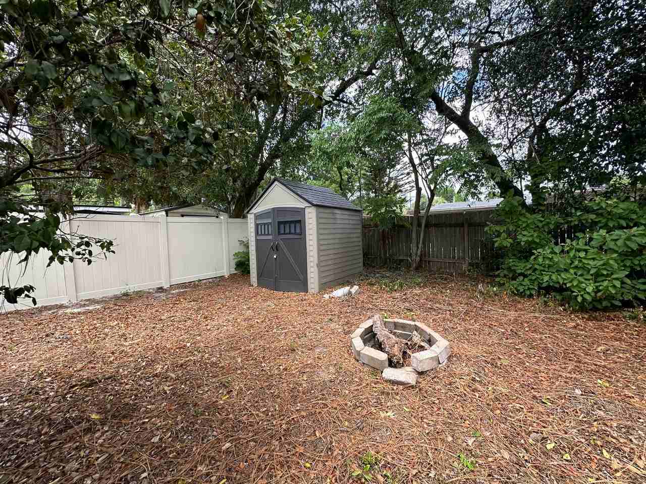 6215 Mercer Cir W - Photo 3 of 15