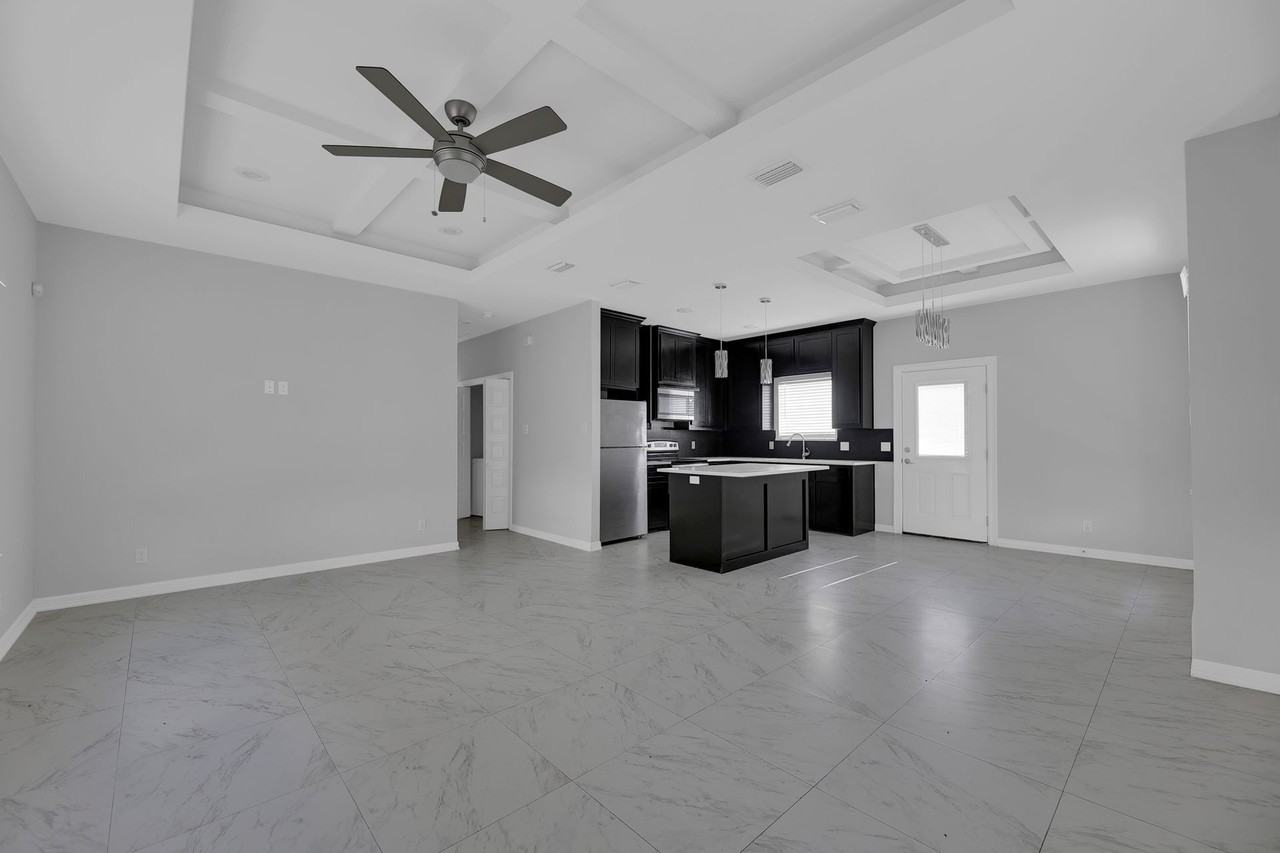 SPACIOUS! CONTEMPORARY! LOCATION! - Photo 6 of 13