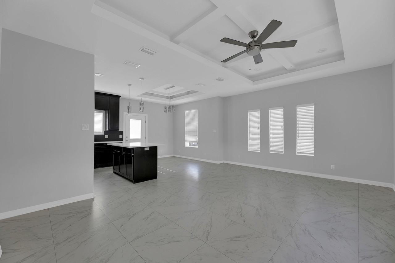 SPACIOUS! CONTEMPORARY! LOCATION! - Photo 7 of 13