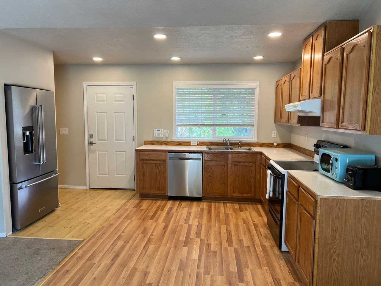 230 E Harrison St - Photo 3 of 20