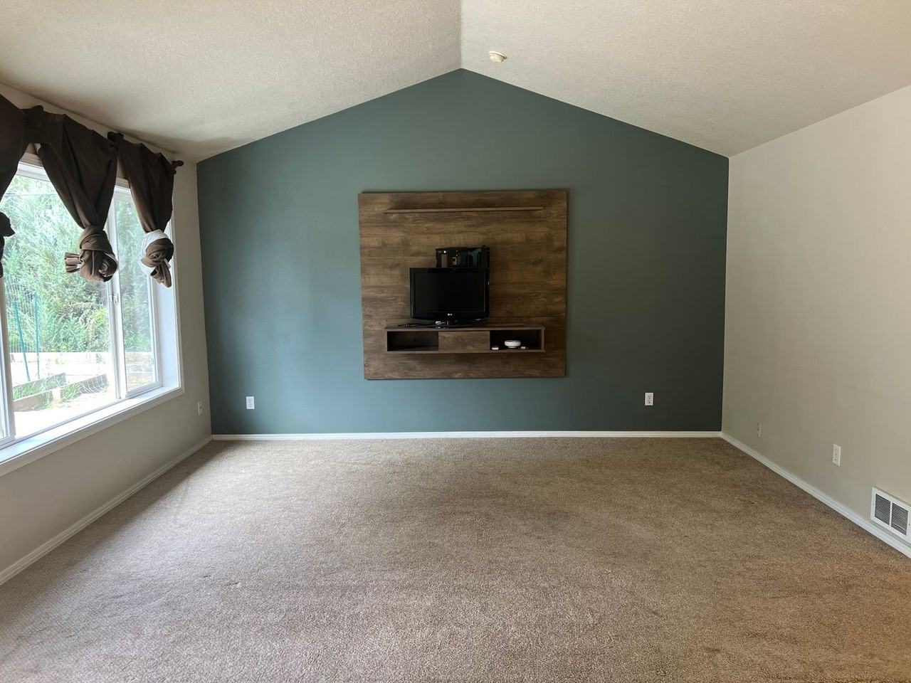 230 E Harrison St - Photo 5 of 20