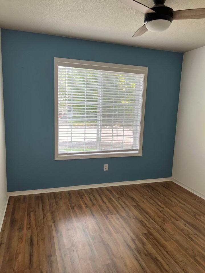 230 E Harrison St - Photo 7 of 20