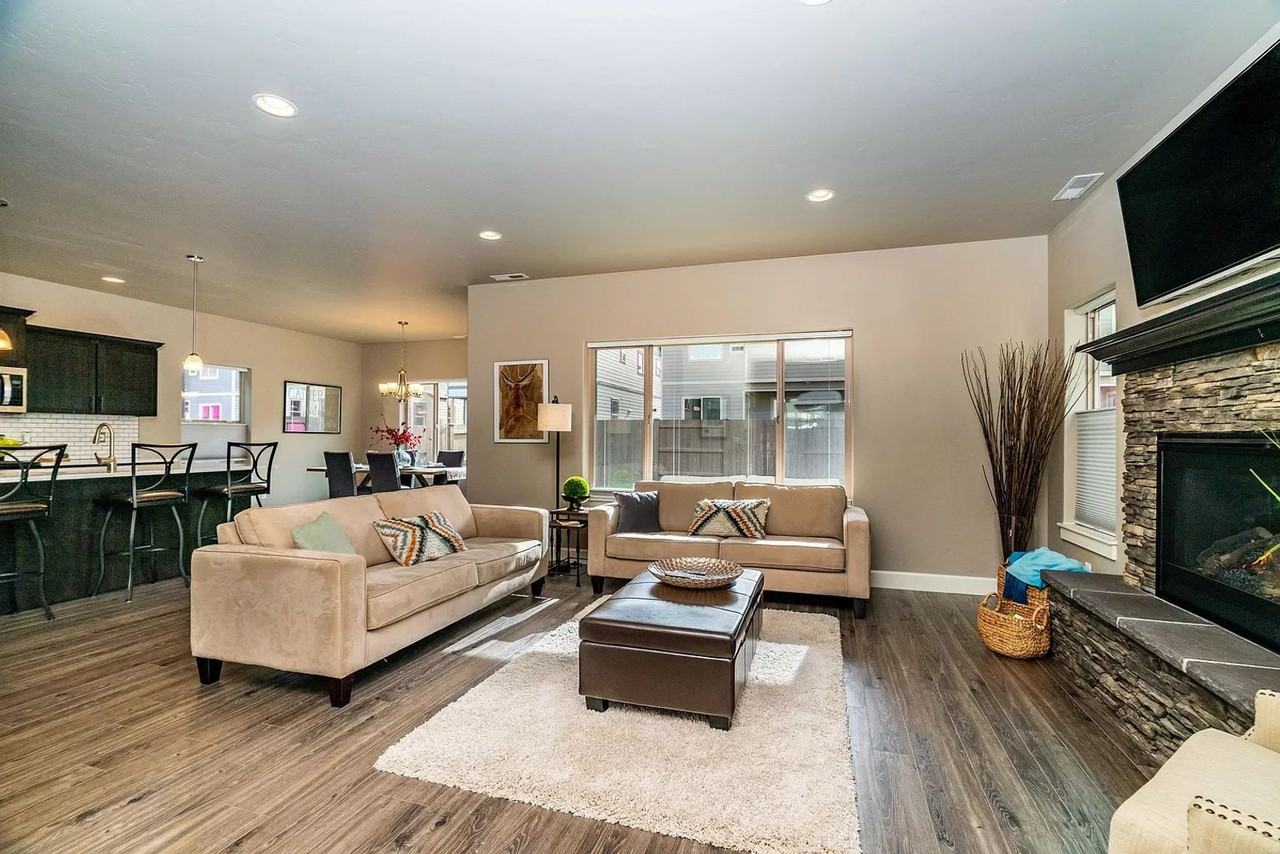 20582 Se Gemstone Ave - Photo 3 of 18