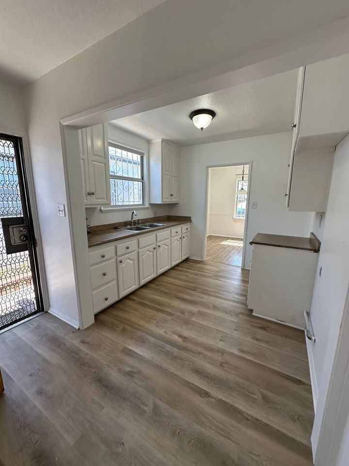 11167 Ruthelen St - Photo 3 of 7