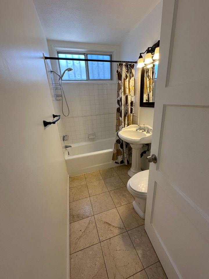 11167 Ruthelen St - Photo 4 of 7