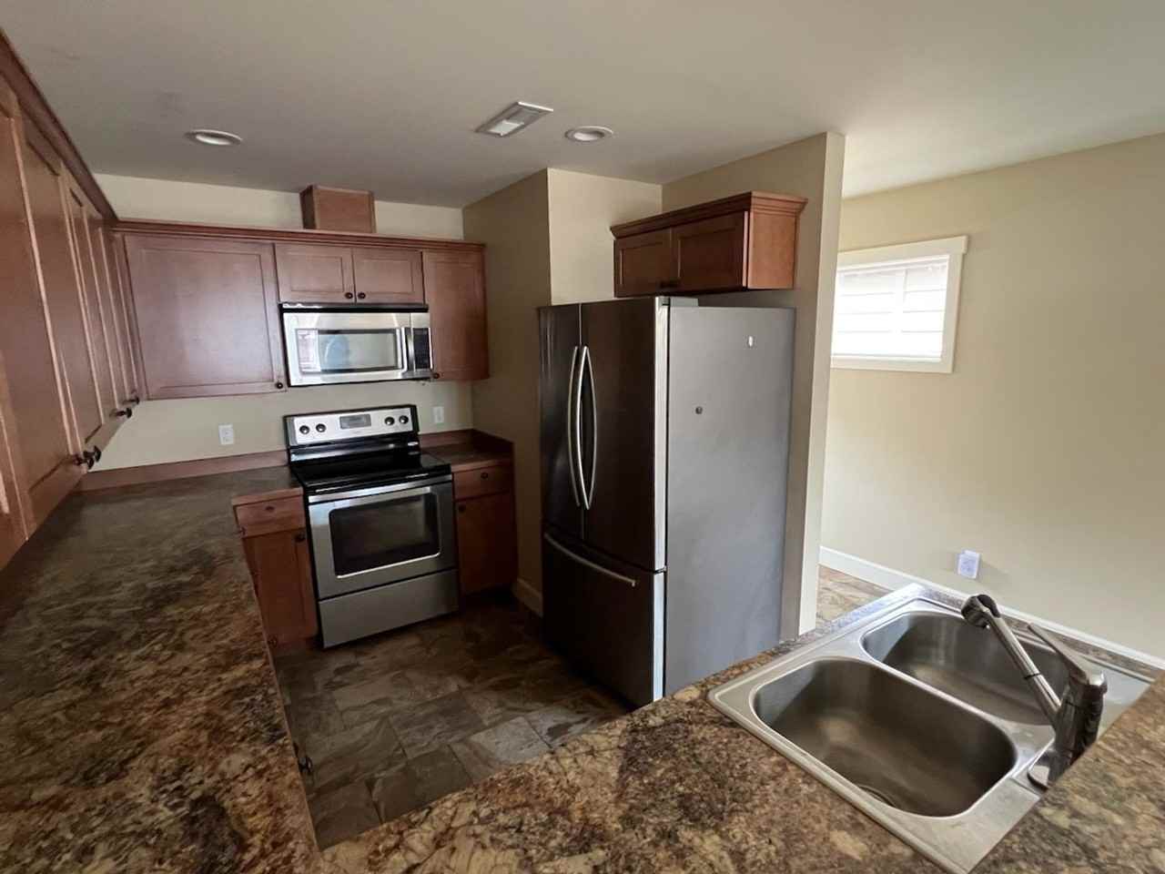 131 Cottage Ave - Photo 5 of 14