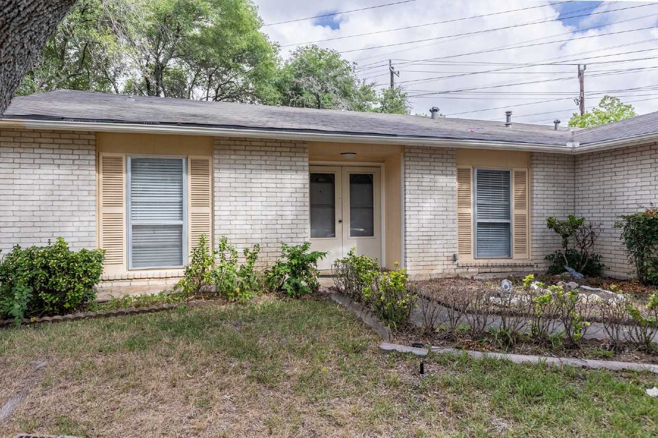 14419 Meadow Briar St - Photo 3 of 36