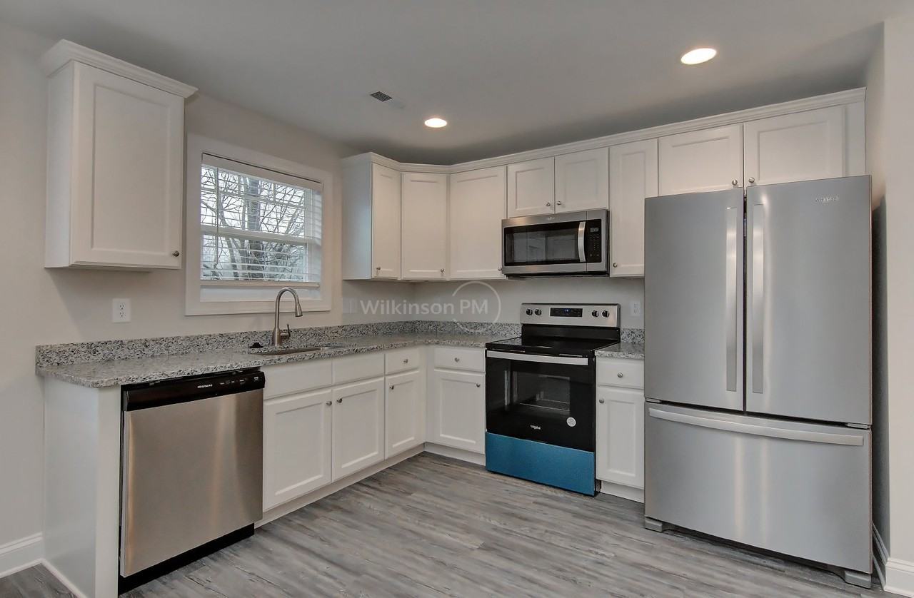 142 E Bell St - Photo 2 of 29