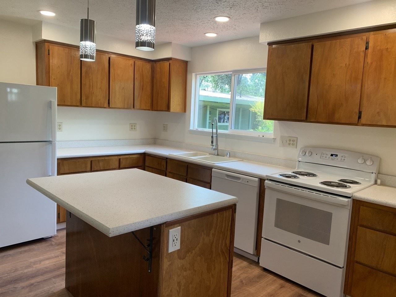 6676 Acorn Hill Rd - Photo 3 of 11