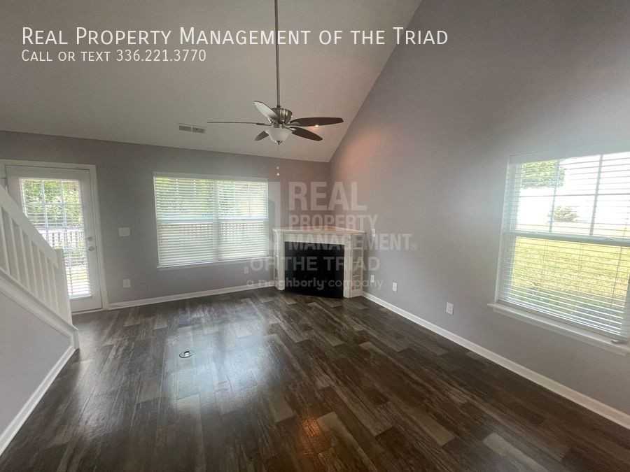 2121 Alamar Dr - Photo 3 of 22