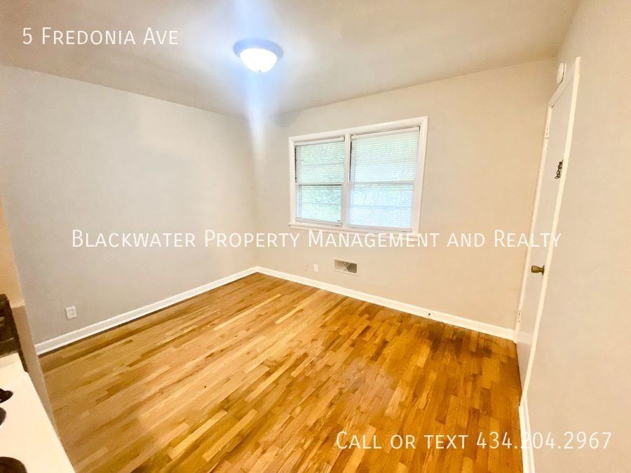 5 Fredonia Ave - Photo 3 of 8