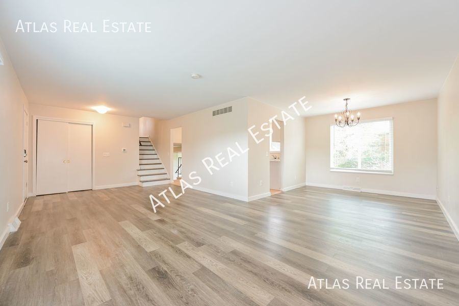 8239 Quay Dr - Photo 3 of 21