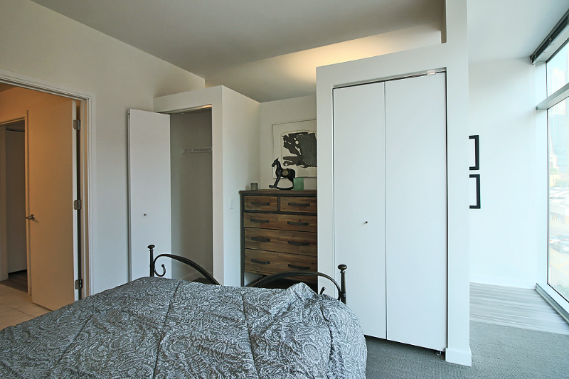 921 N La Salle Dr - Photo 5 of 9