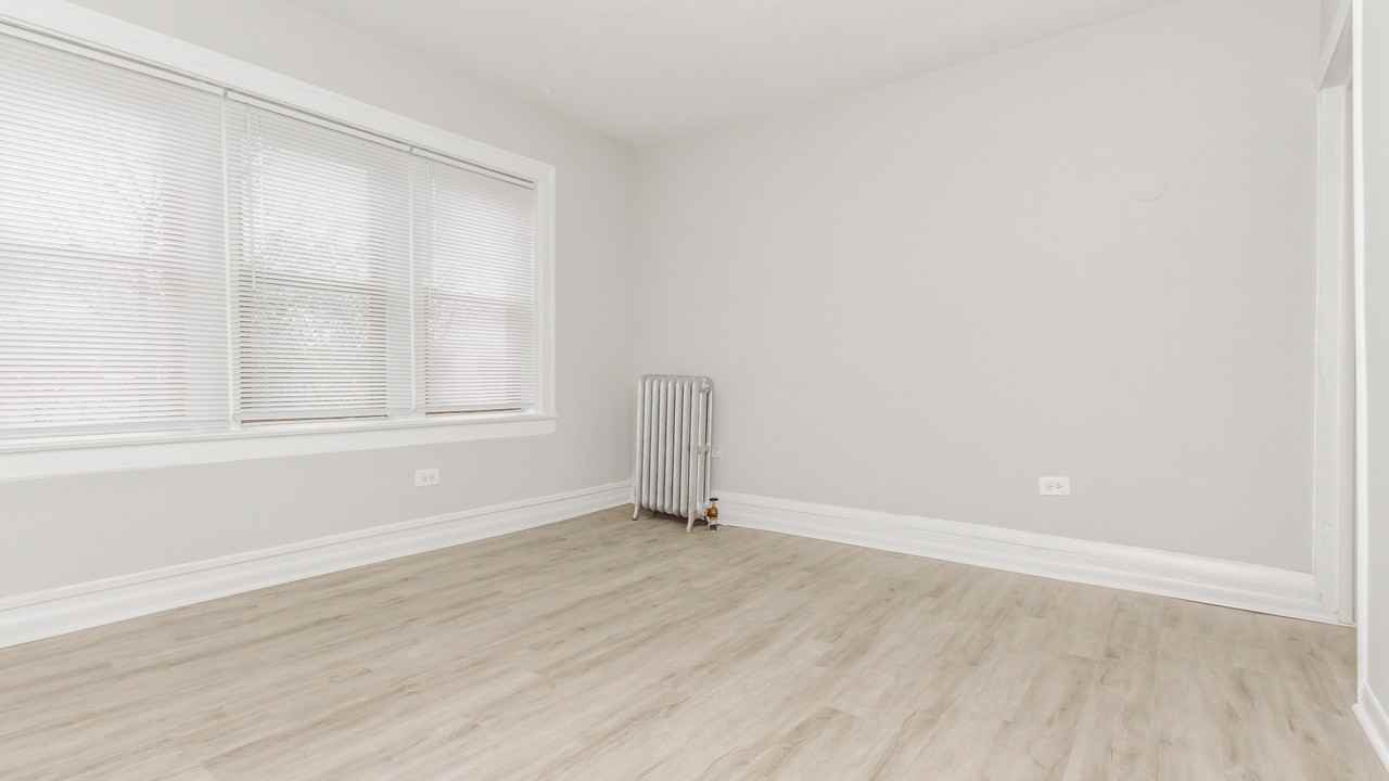 2716-24 West Rosemont Avenue - Photo 3 of 10