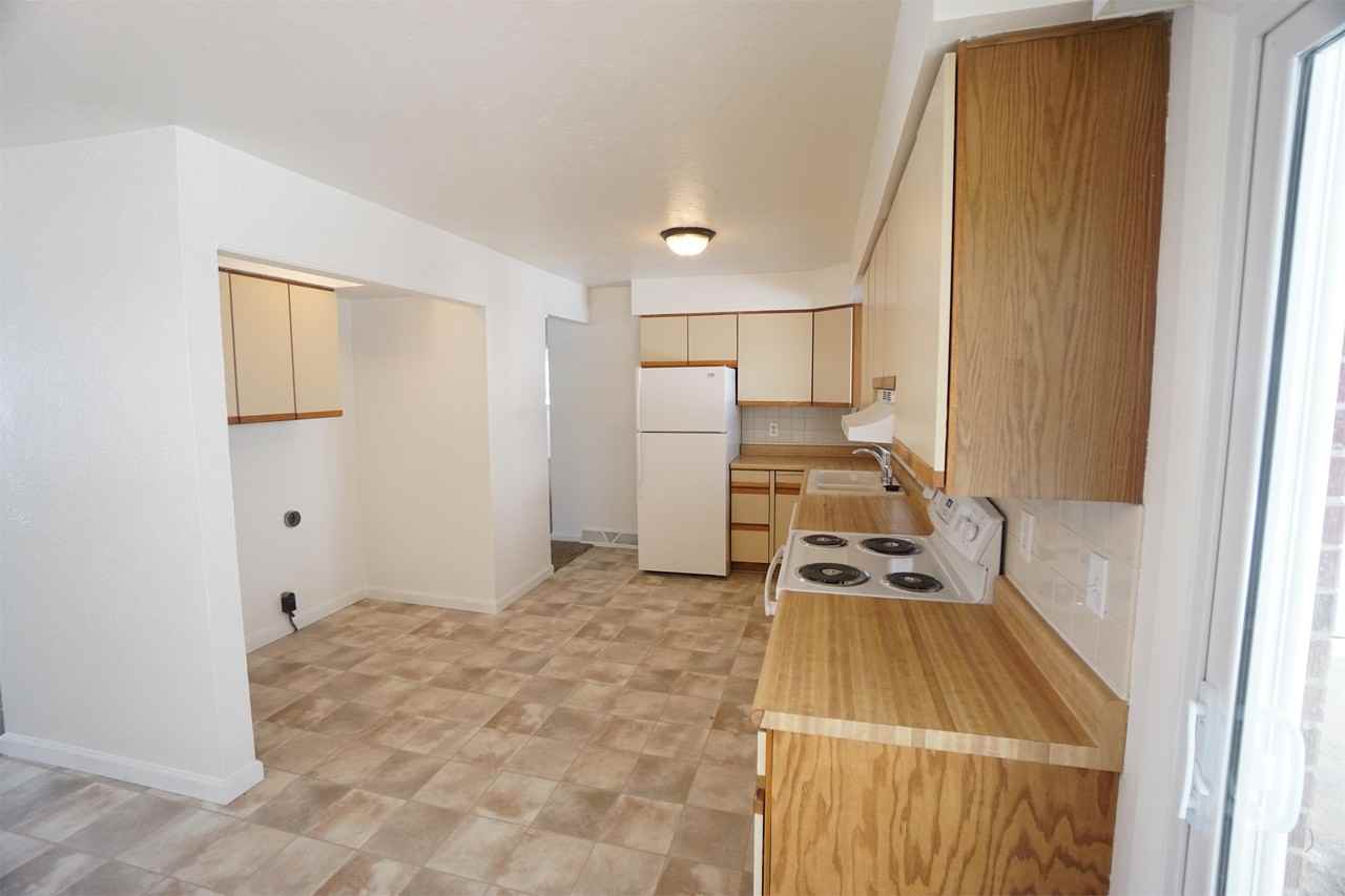478 Kingston St - Photo 2 of 16