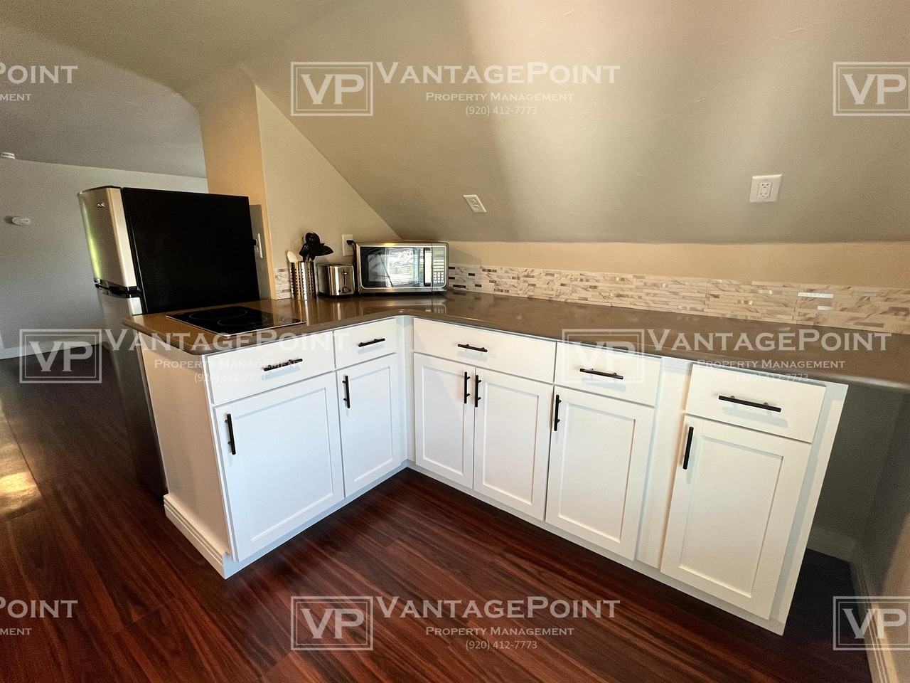 111 N Van Buren St Uppr - Photo 2 of 9
