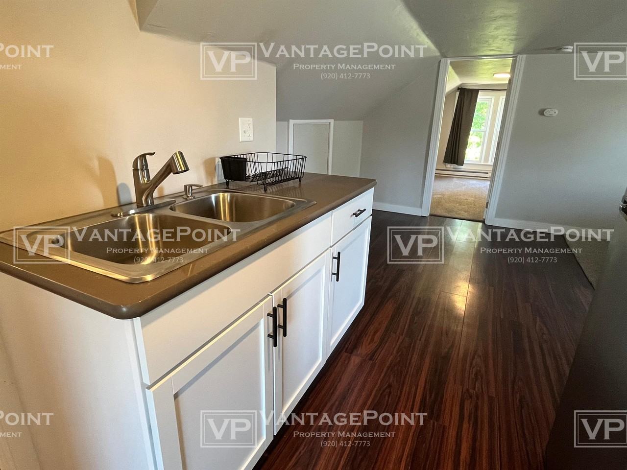111 N Van Buren St Uppr - Photo 3 of 9