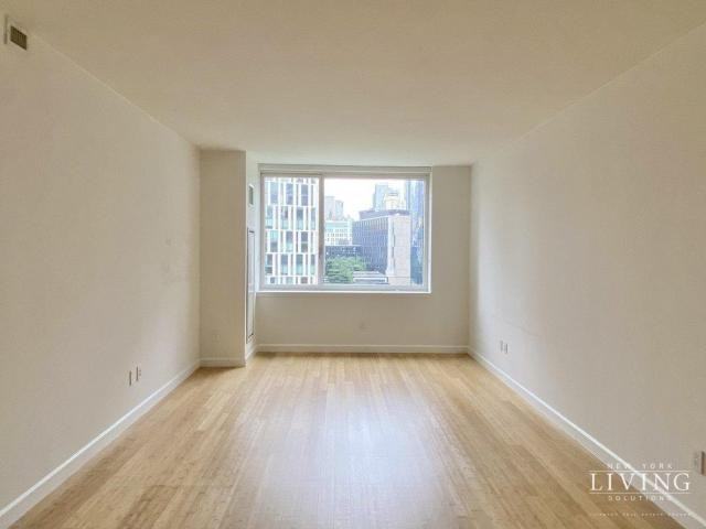 300 North End Avenue - Photo 5 of 10