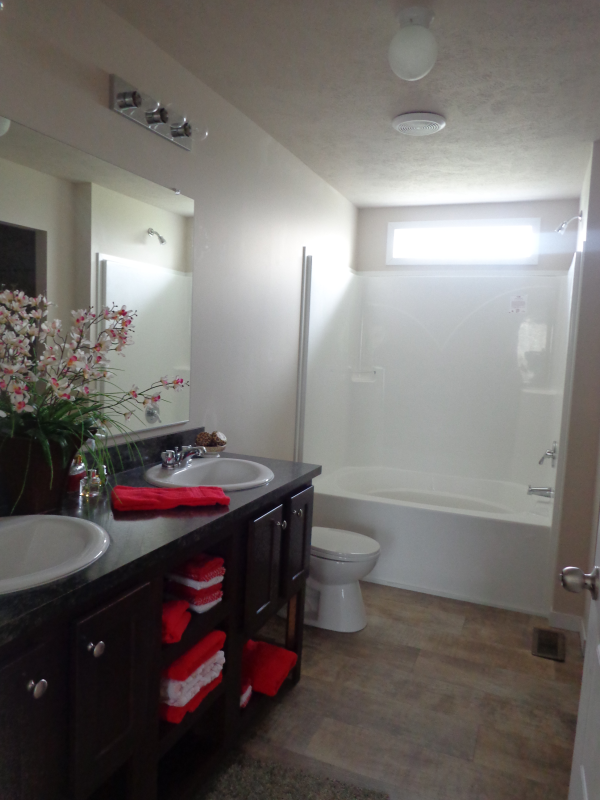 106 N Hawthorn Dr - Photo 2 of 5