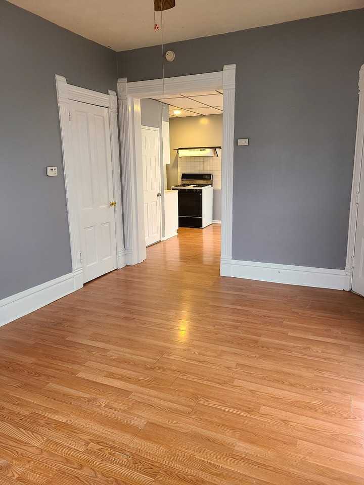 384 W North St #2 - Photo 2 of 7
