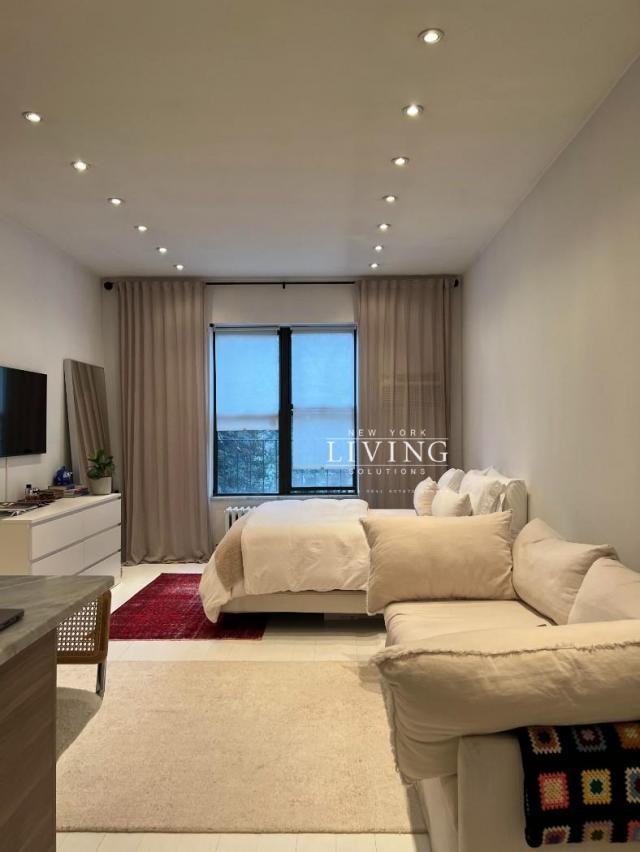 72 Irving Pl - Photo 2 of 10